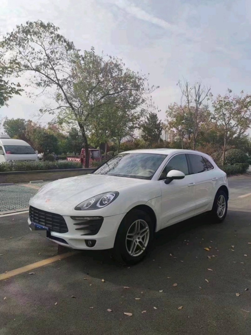 东营16年保时捷Macan3