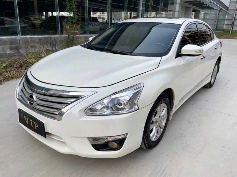 济宁13年日产天籁3