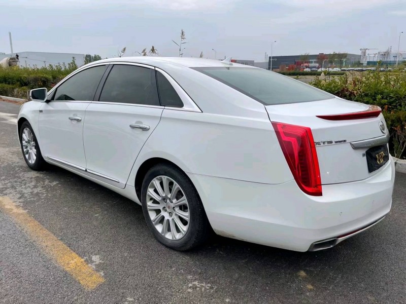 济宁13年凯迪拉克XTS7