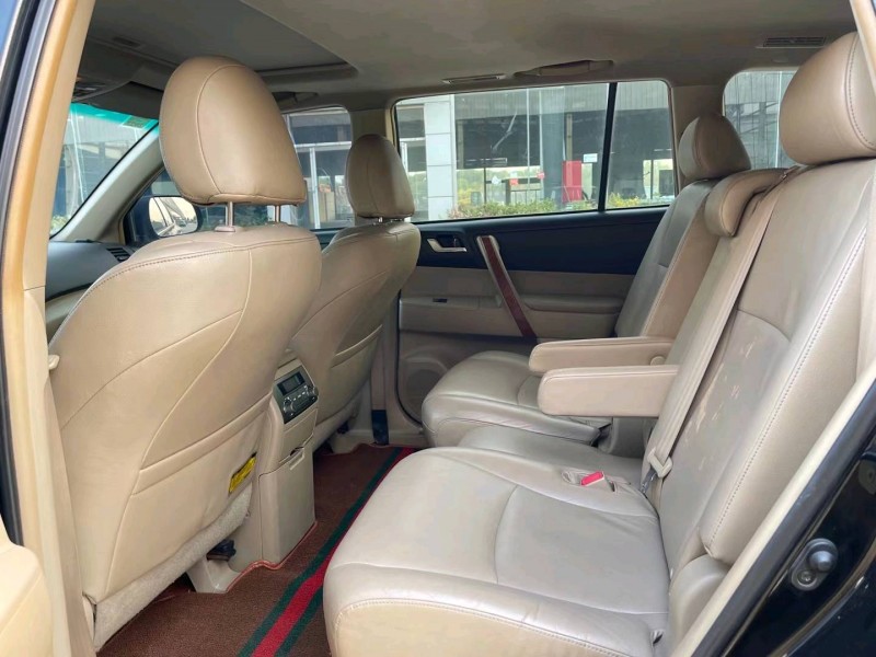 济宁10年丰田汉兰达6