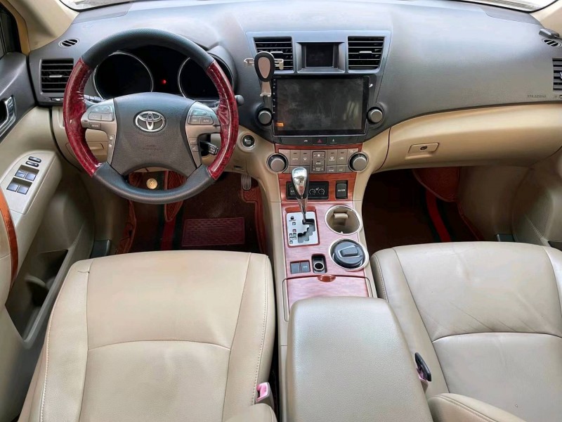 济宁10年丰田汉兰达5