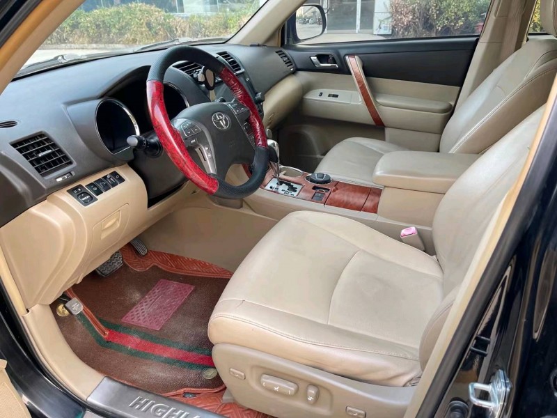 济宁10年丰田汉兰达4