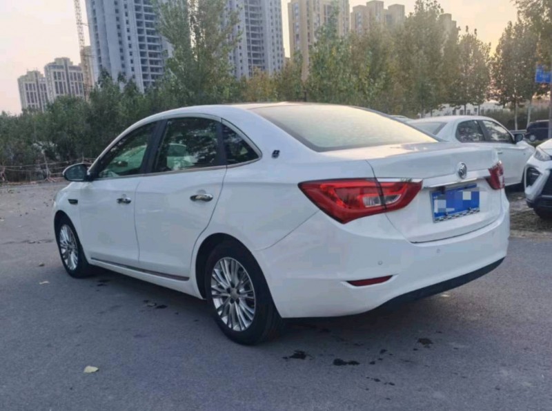 济南17年别克英朗7