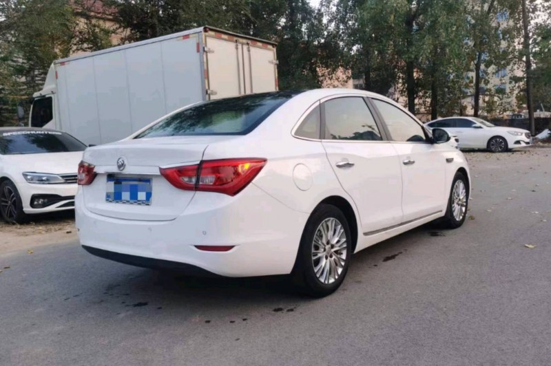 济南17年别克英朗8