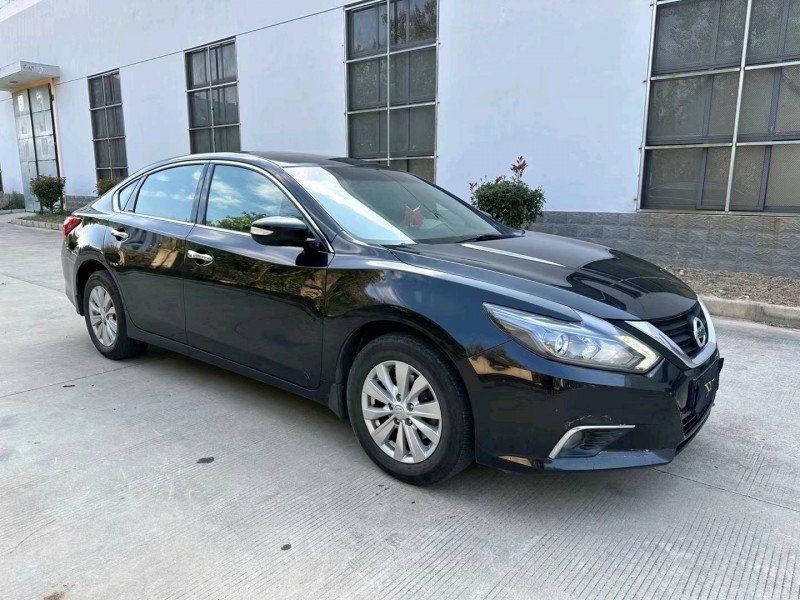 盐城18年日产天籁3