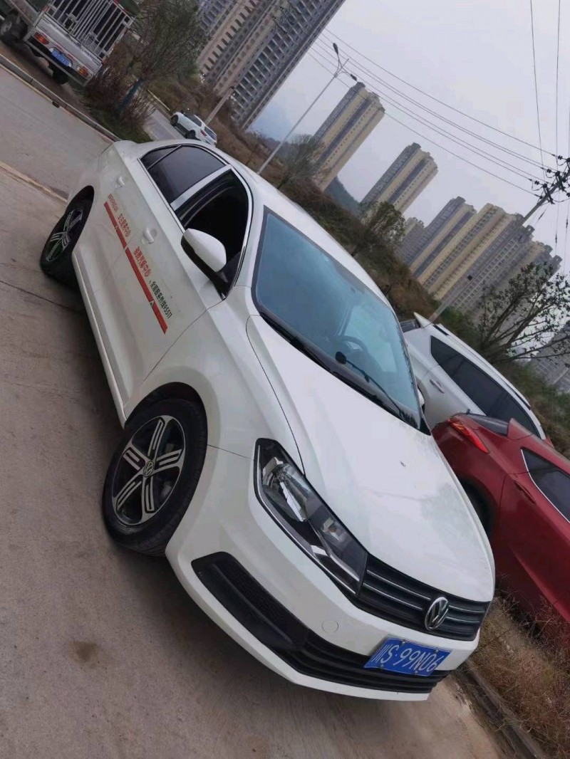 邯郸19年大众桑塔纳5