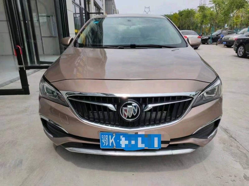 武汉17年别克威朗1