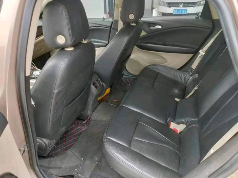 武汉17年别克威朗5