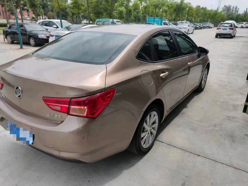 武汉17年别克威朗7