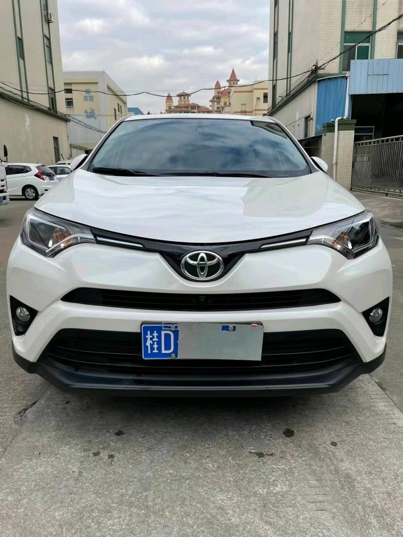 中山19年丰田RAV4荣放1