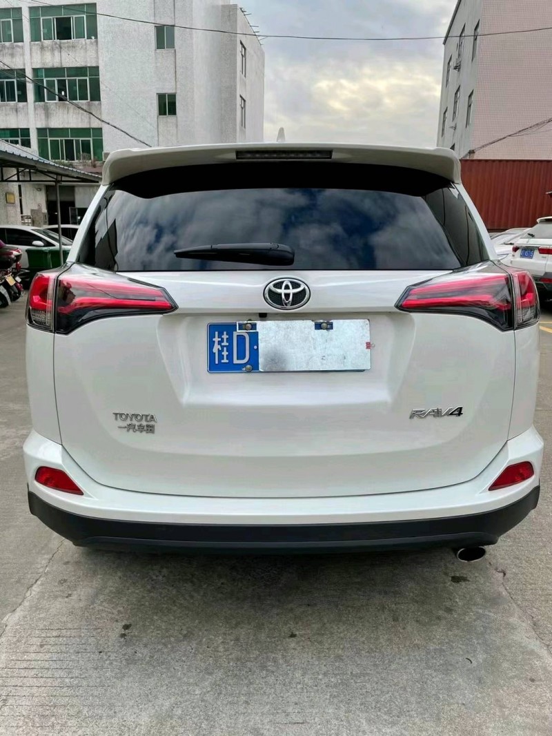 中山19年丰田RAV4荣放4