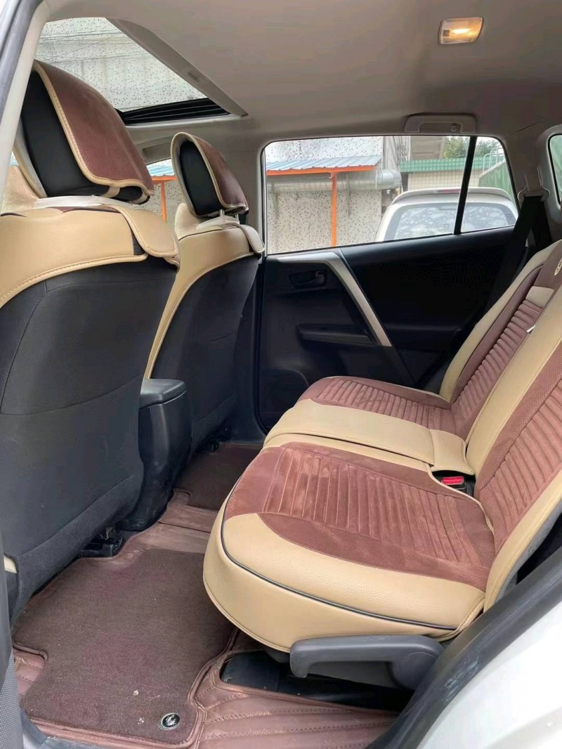 中山19年丰田RAV4荣放7