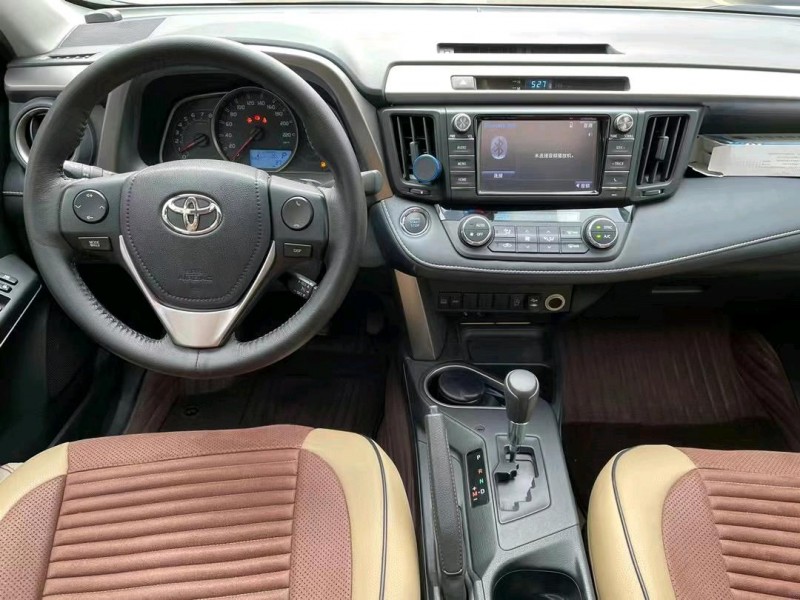 中山19年丰田RAV4荣放8