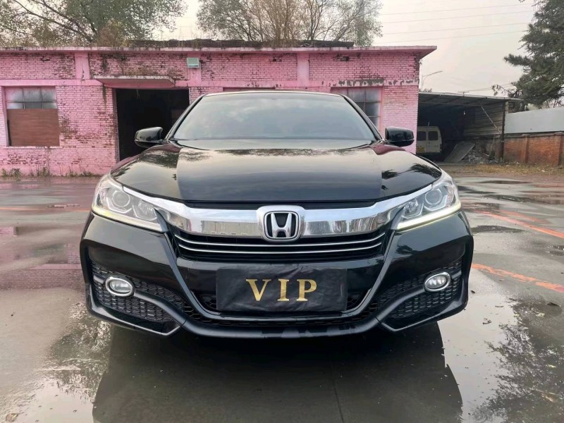 沈阳17年本田雅阁1