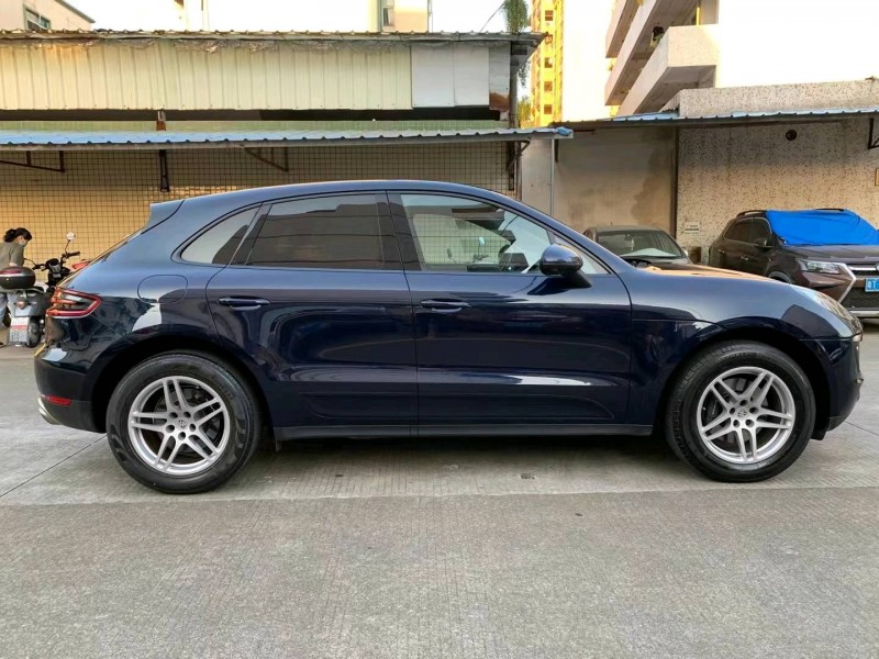 中山18年保时捷Macan2