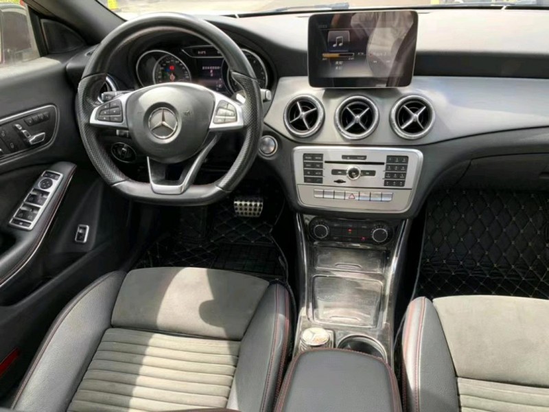 中山18年奔驰CLA8