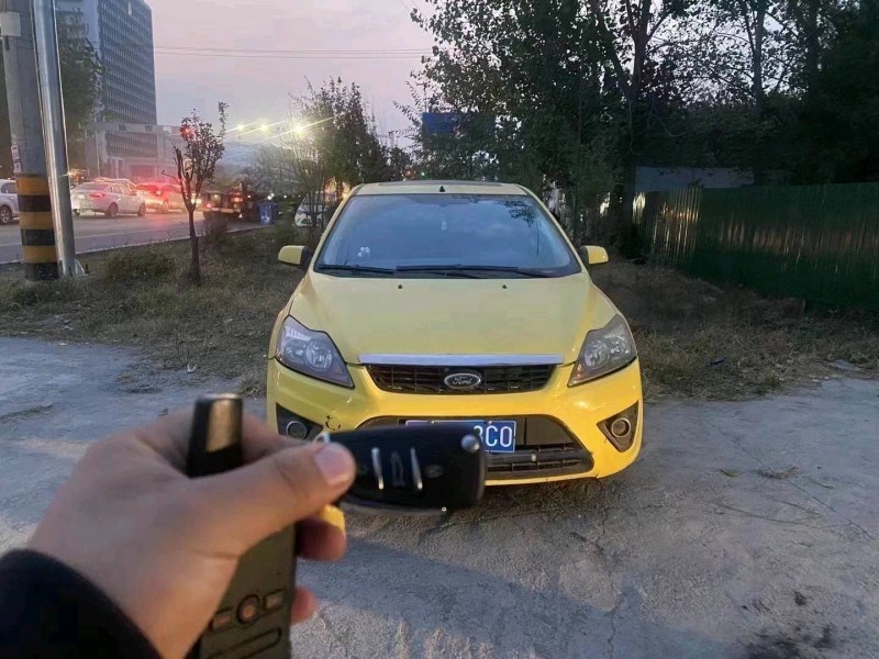 北京12年福特福克斯1