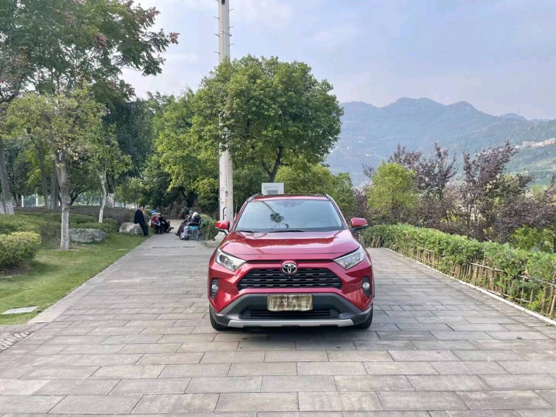 重庆20年丰田RAV48