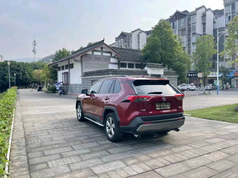 重庆20年丰田RAV44