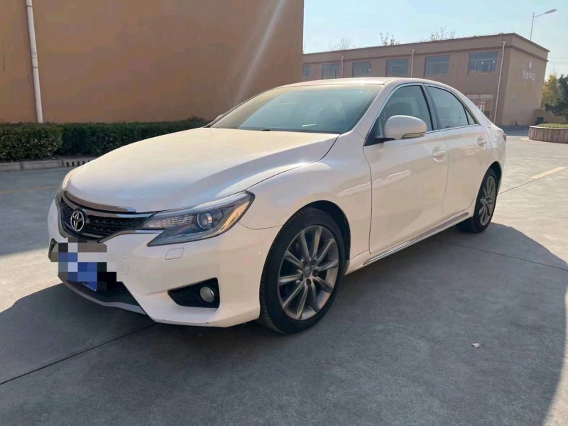 济南14年丰田锐志2