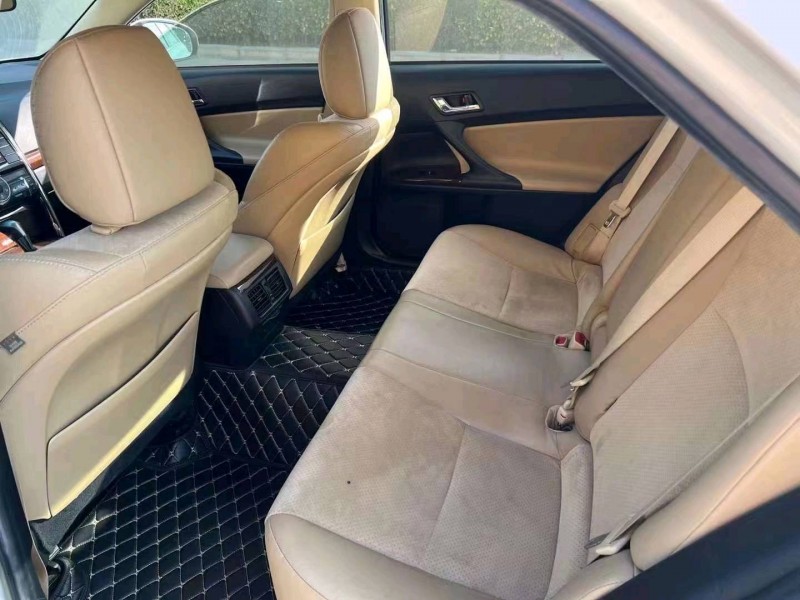 济南14年丰田锐志5