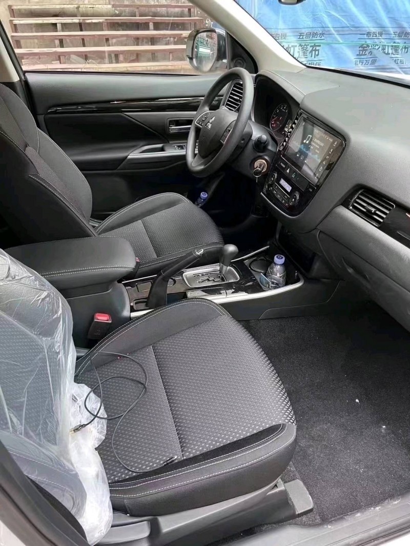 邯郸22年三菱欧蓝德4