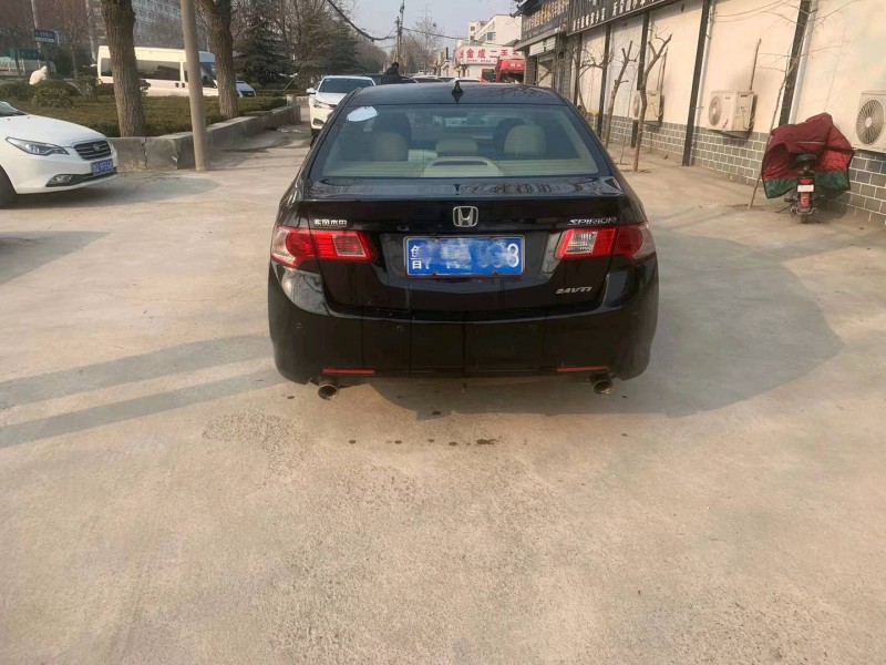 青岛13年本田思铂睿8