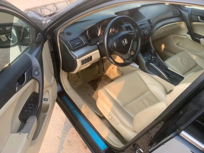 青岛13年本田思铂睿7