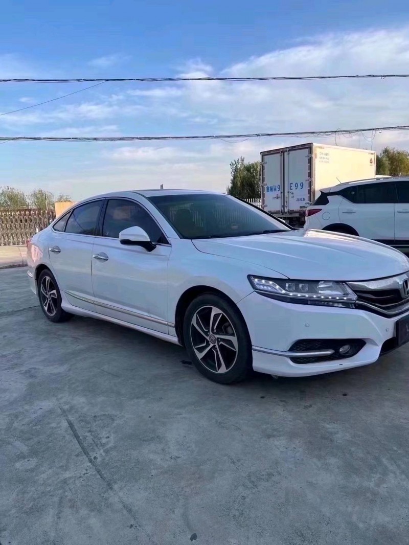 济宁15年本田思铂睿3