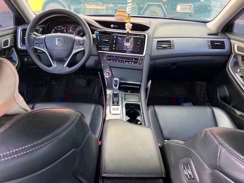 济宁15年本田思铂睿4