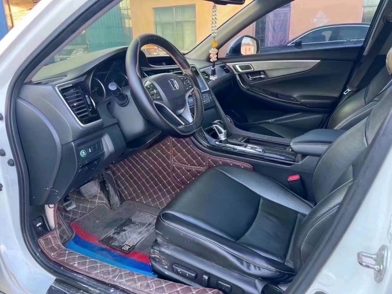 济宁15年本田思铂睿7