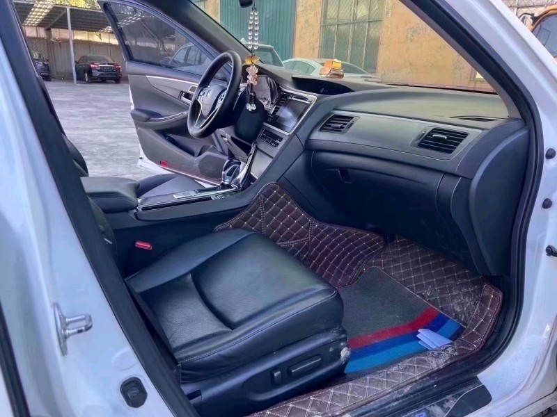 济宁15年本田思铂睿8