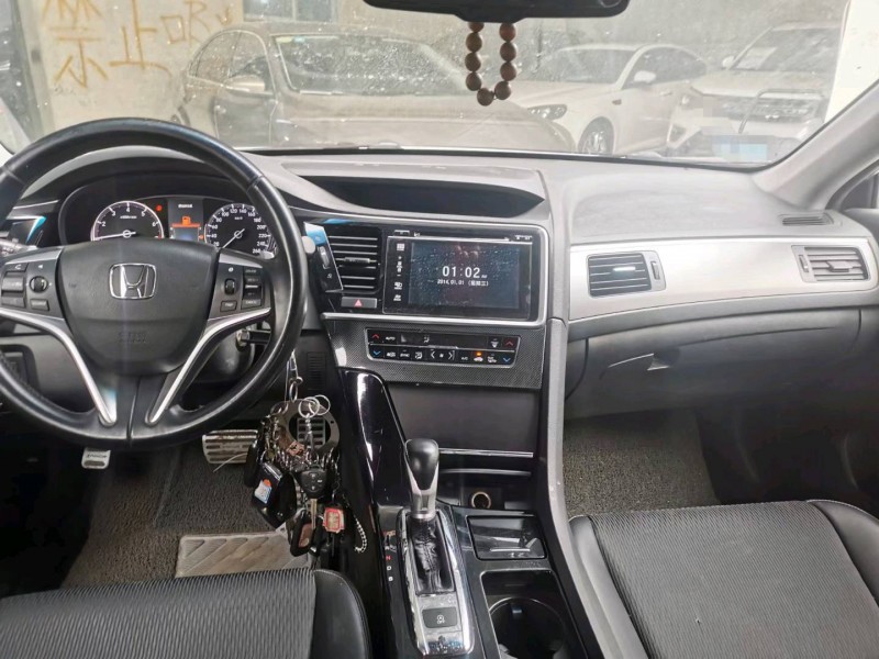 保定16年本田思铂睿8