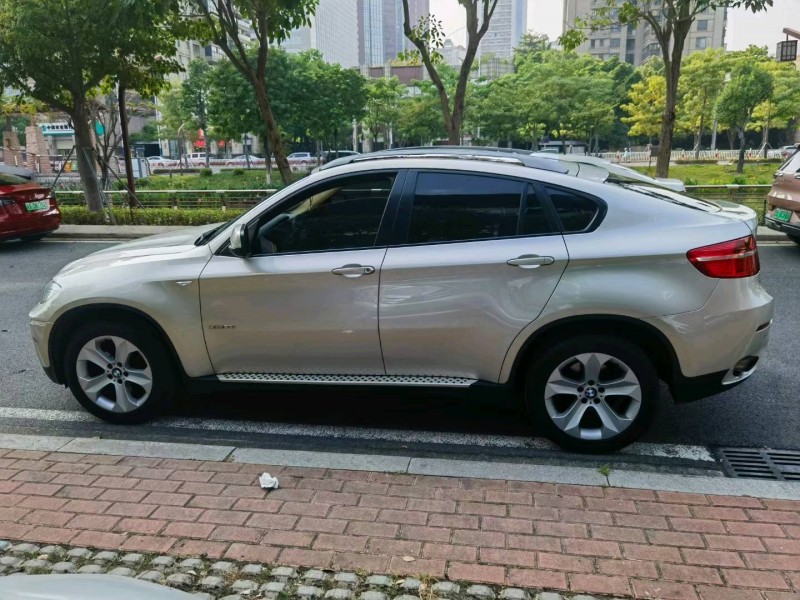 广州12年宝马X69