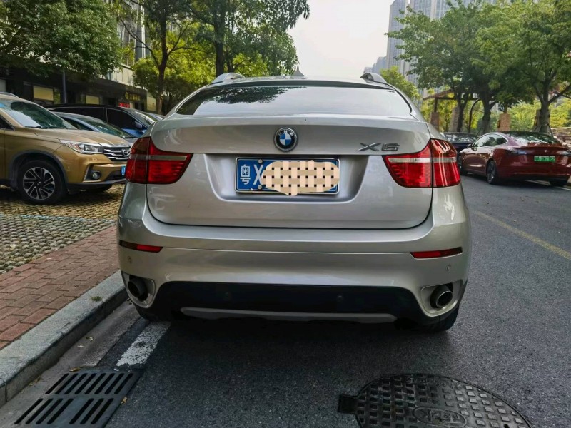 广州12年宝马X68