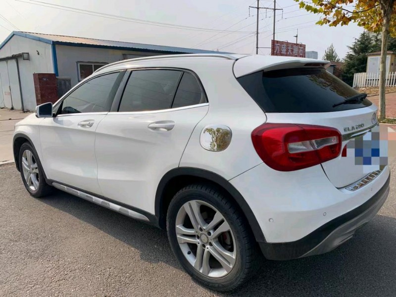 东营16年奔驰GLA3