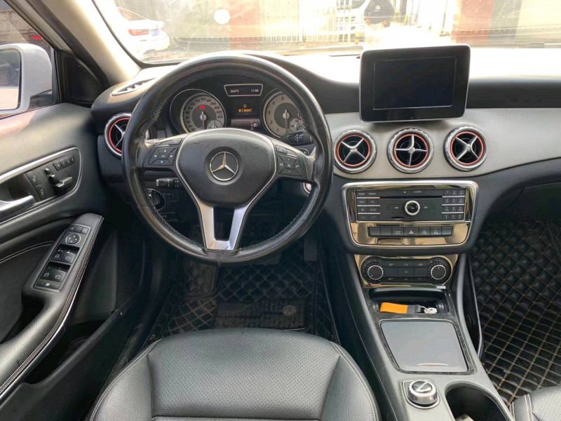 东营16年奔驰GLA4