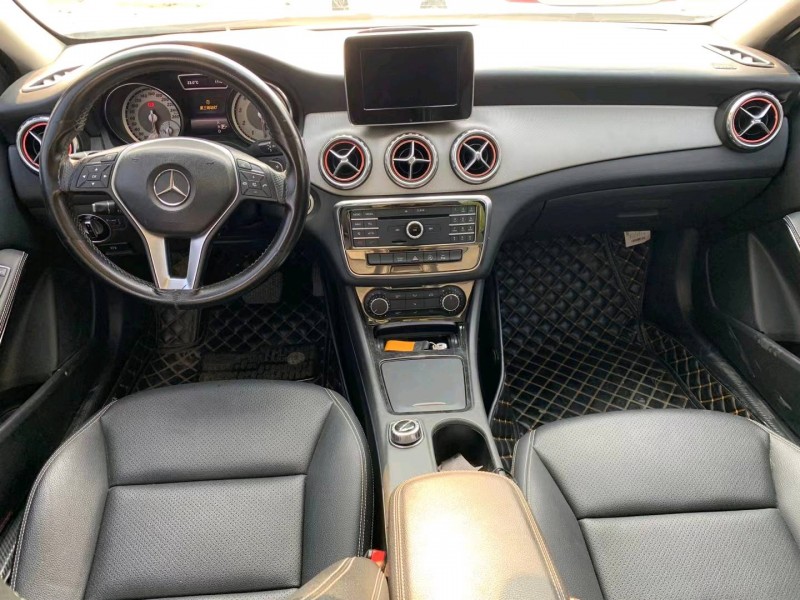 东营16年奔驰GLA2