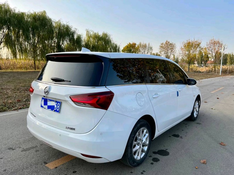 青岛18年别克GL64