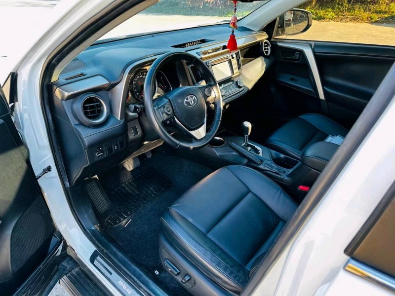 沈阳14年丰田RAV47