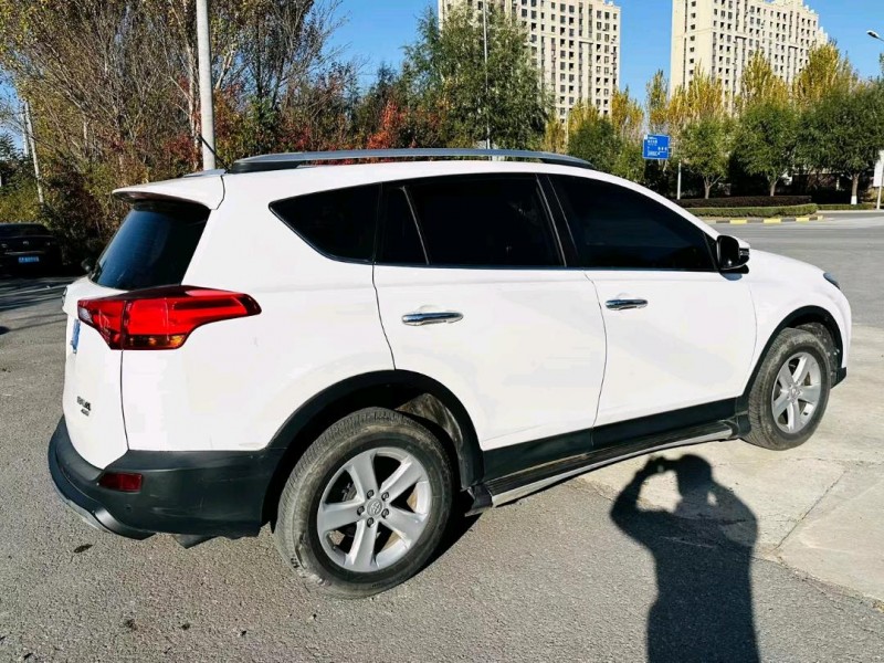 沈阳14年丰田RAV46