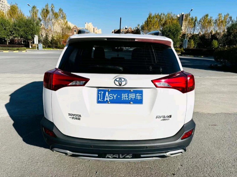 沈阳14年丰田RAV48