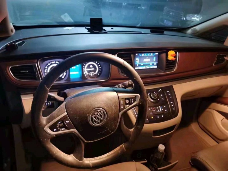 重庆18年别克GL83