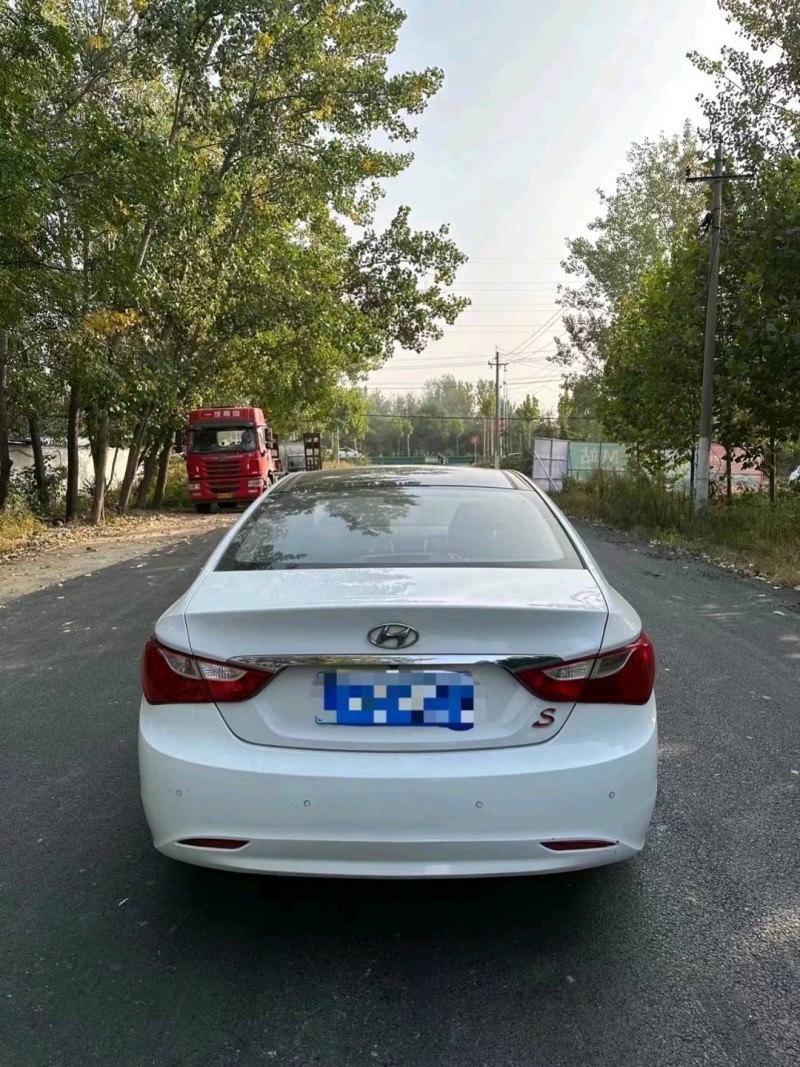 北京12年现代索纳塔八8