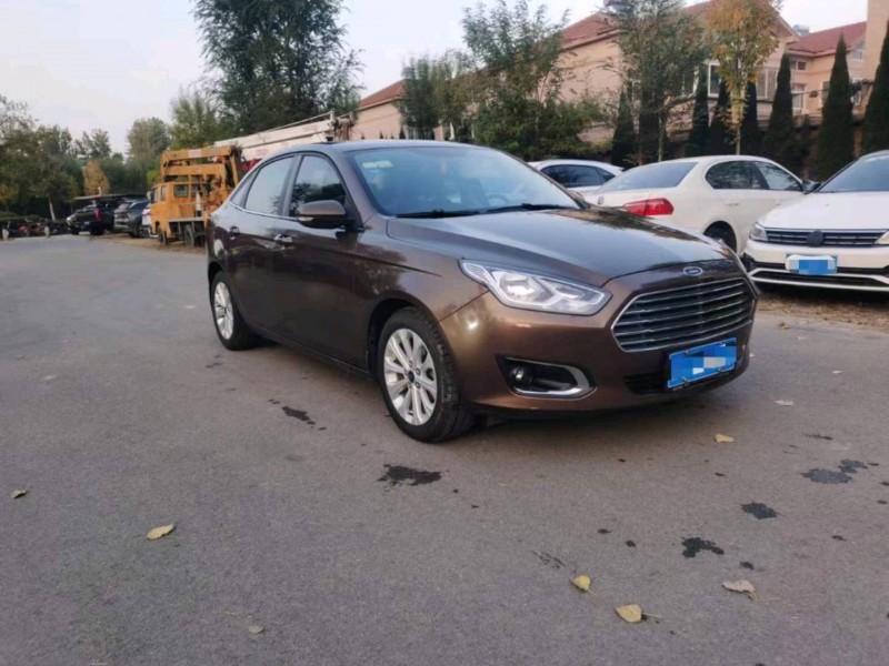 东营16年福特福睿斯2