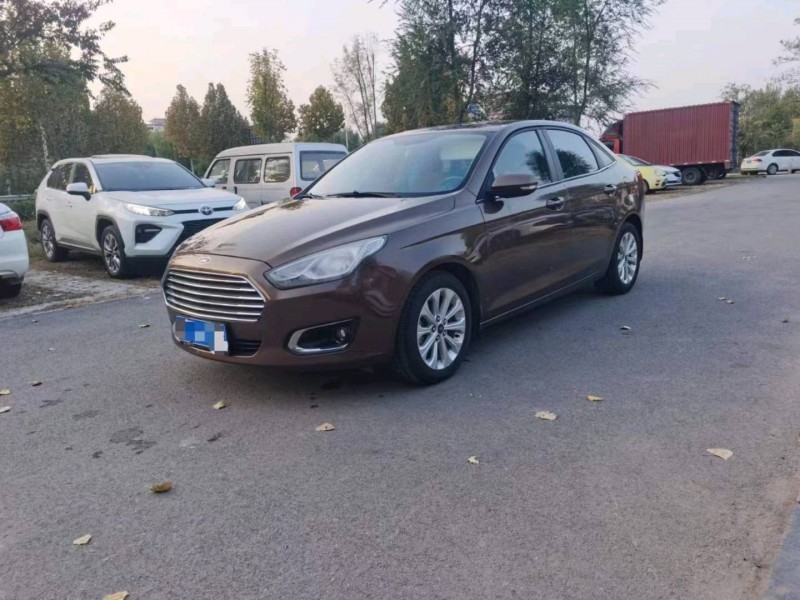 东营16年福特福睿斯3