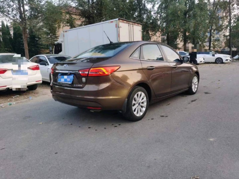 东营16年福特福睿斯7