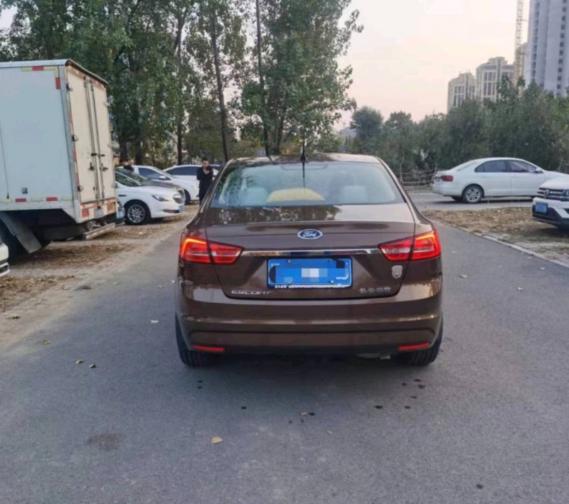 东营16年福特福睿斯8