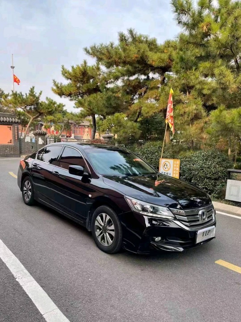 青岛15年本田雅阁3