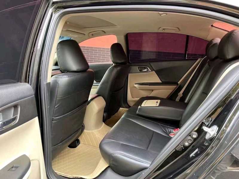 青岛15年本田雅阁5